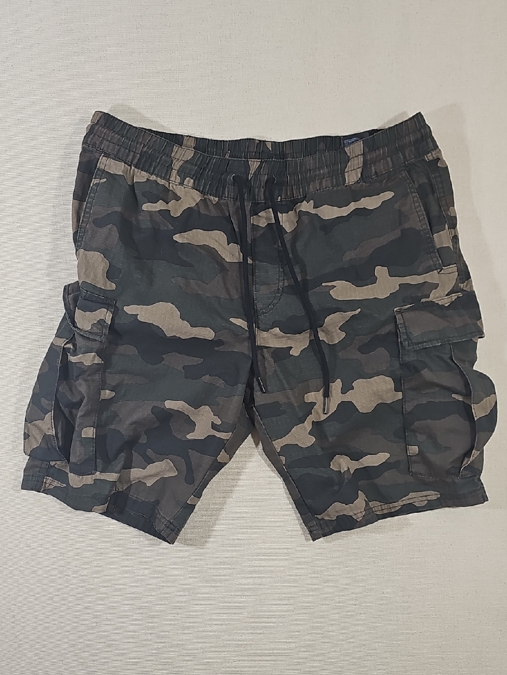H&M Men's Camouflage Cargo Shorts - Black & Tan Large